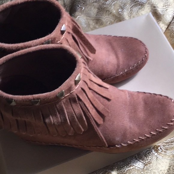 Mossimo Supply Co fringed hidden wedge bootie..Sale - Picture 3 of 11